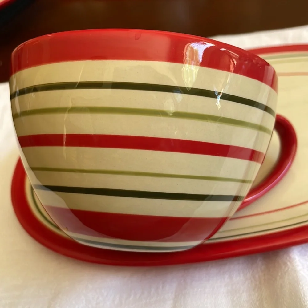 Crate & Barrel cup & sandwich plate tray set red & green stripe